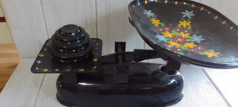 vintage scale from sweden. hand painted stunning